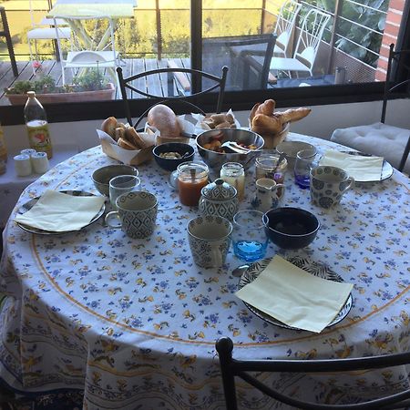 B&B Chez Odile Mirabel  ภายนอก รูปภาพ